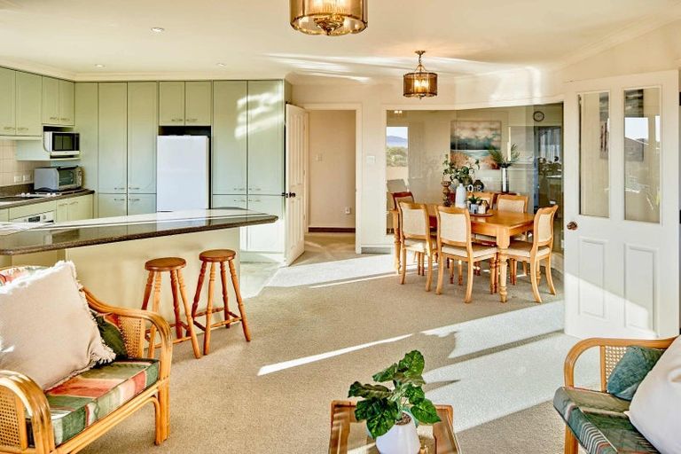 Photo of property in 11 Major Durie Place, Waikanae Beach, Waikanae, 5036