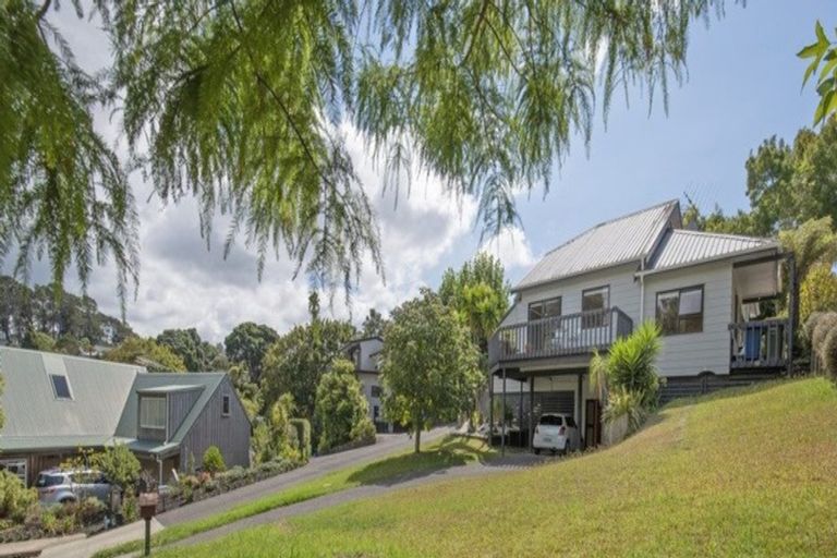 Photo of property in 9 Telephone Road, Birkenhead, Auckland, 0626