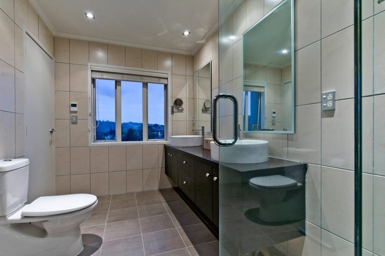 Photo of property in 12 Thomas Hunter Lane, Greenhithe, Auckland, 0632