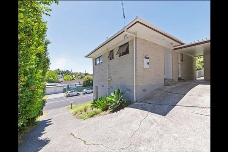 Photo of property in 1/85 Moore Street, Hillcrest, Auckland, 0627