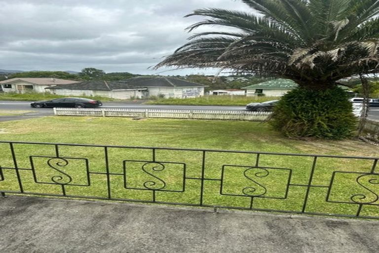 Photo of property in 81 Edmonton Road, Henderson, Auckland, 0612
