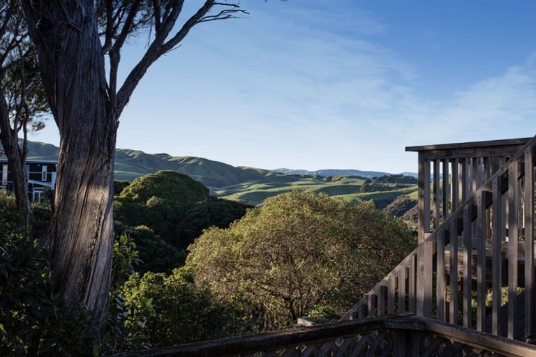 Photo of property in 64 Motuhara Road, Plimmerton, Porirua, 5026