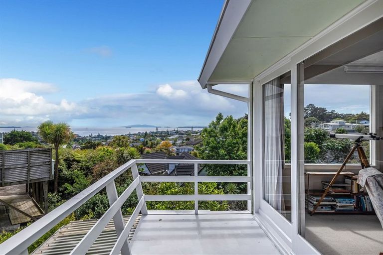 Photo of property in 1 Elizabeth Place, Mairangi Bay, Auckland, 0630