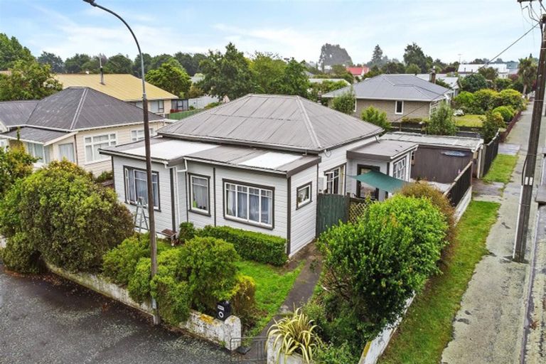 Photo of property in 12 Rhodes Street, Waimate, 7924
