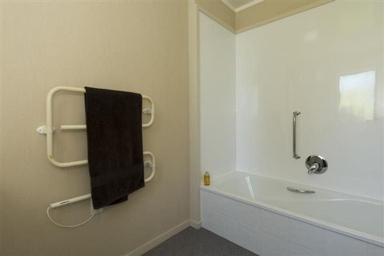 Photo of property in 188a Devonport Road, Tauranga, 3110