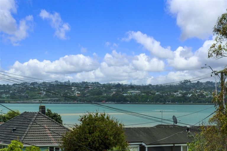 Photo of property in 3/106 Beresford Street, Bayswater, Auckland, 0622