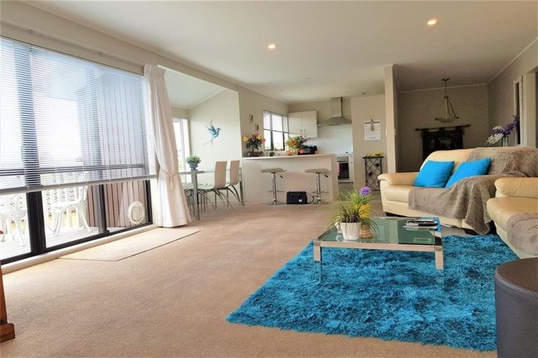 Photo of property in 1/39 Calypso Place, Rothesay Bay, Auckland, 0630