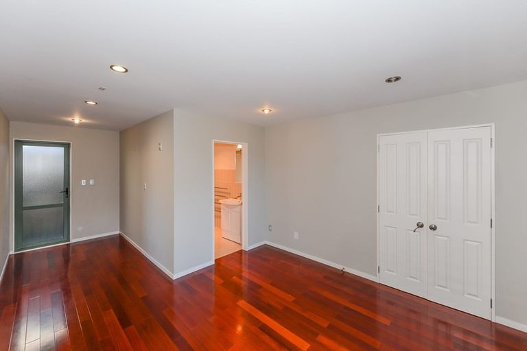 Photo of property in 76 Medallion Drive, Oteha, Auckland, 0632