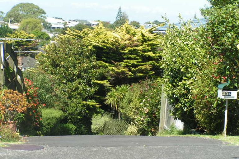 Photo of property in 25a Ravenwood Drive, Forrest Hill, Auckland, 0620
