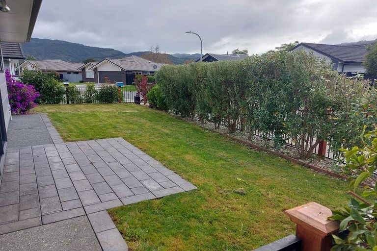 Photo of property in 10 Don Griffin Grove, Trentham, Upper Hutt, 5018