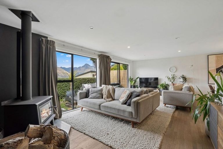 Photo of property in 17 Arawata Terrace, Fernhill, Queenstown, 9300