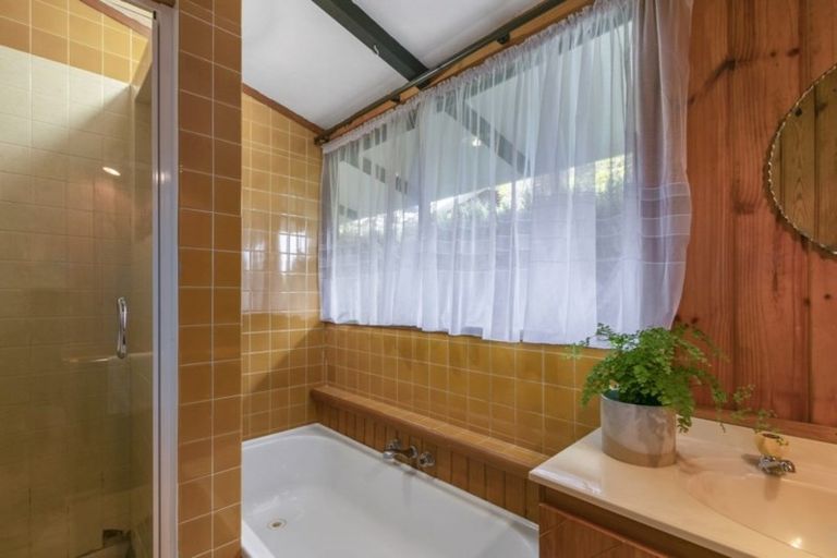 Photo of property in 16 Hibiscus Grove, Maungaraki, Lower Hutt, 5010