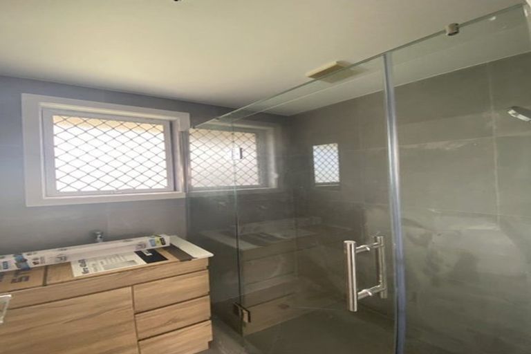 Photo of property in 1/55 Fruitvale Road, New Lynn, Auckland, 0600