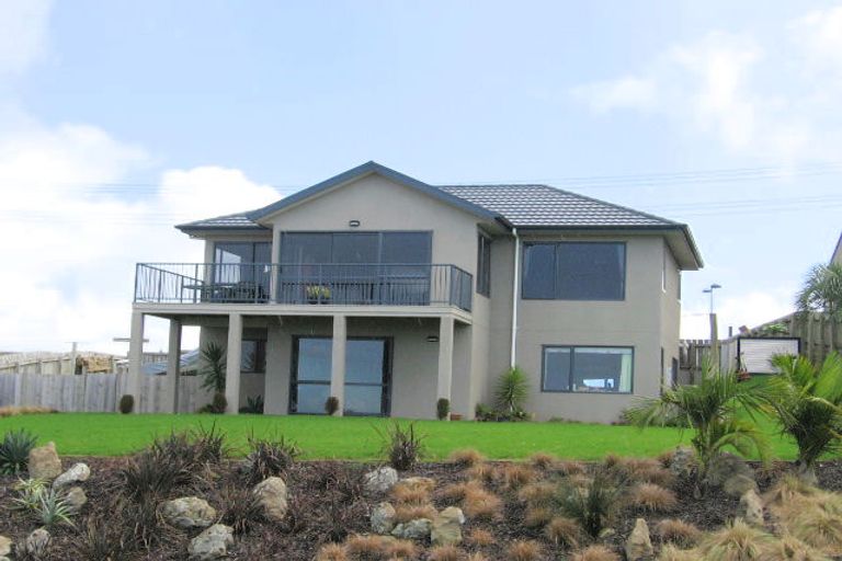 Photo of property in 11 Dorchester Place, Orewa, 0931
