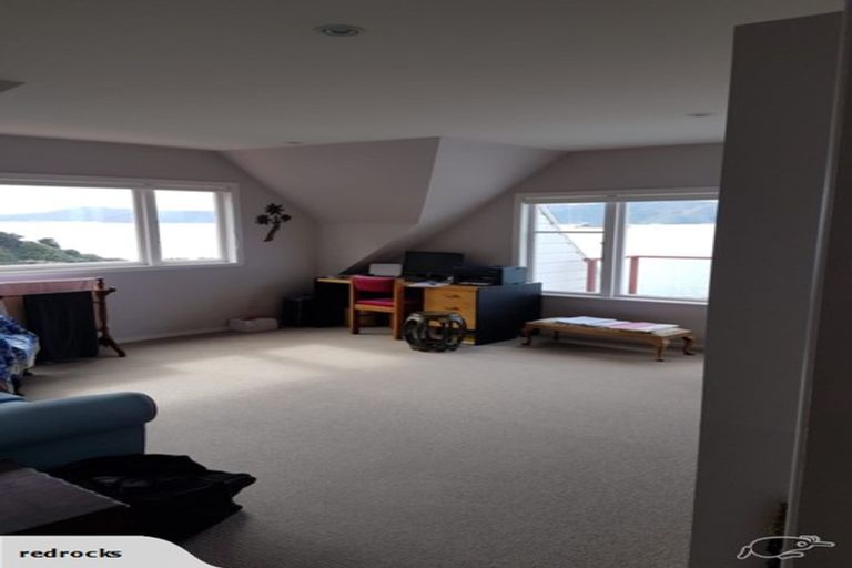 Photo of property in 42 Fortification Road, Karaka Bays, Wellington, 6022