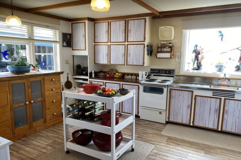 Photo of property in 16 Graham Street, Eltham, 4322