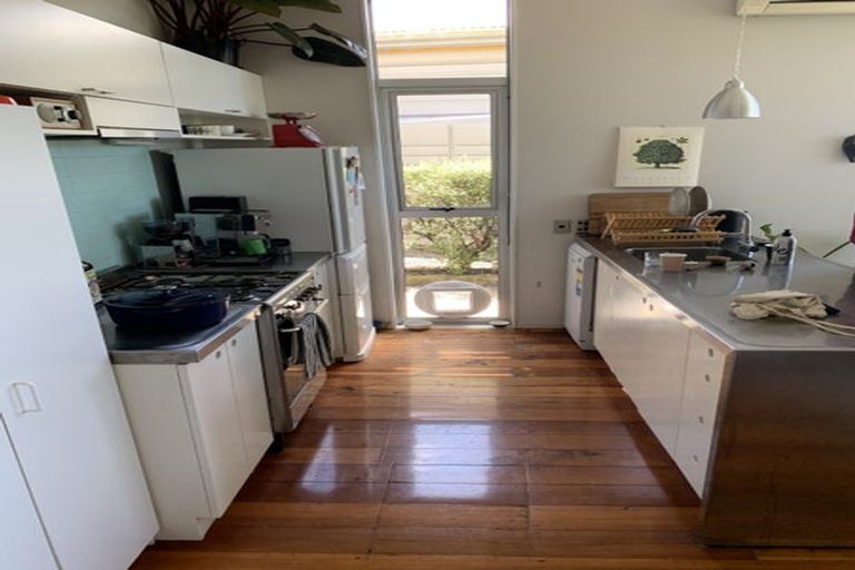Photo of property in 132 Ohiro Road, Brooklyn, Wellington, 6021