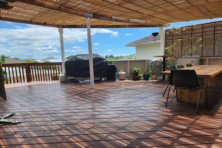 Photo of property in 4 Paton Avenue, Te Atatu South, Auckland, 0610