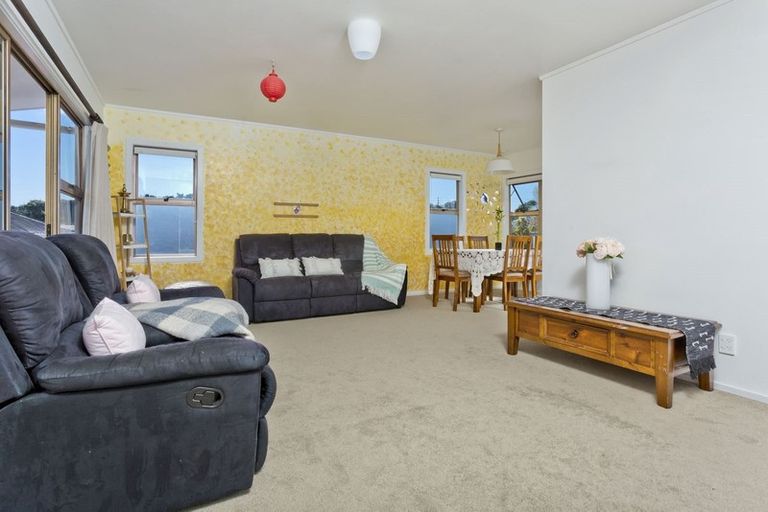 Photo of property in 39a Brian Crescent, Stanmore Bay, Whangaparaoa, 0932