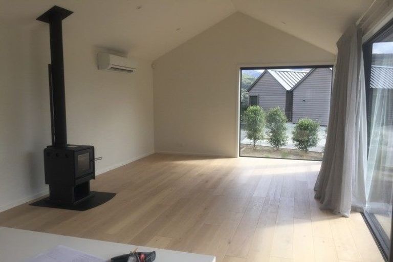 Photo of property in 4 Kotuku Lane, Jacks Point, Queenstown, 9371