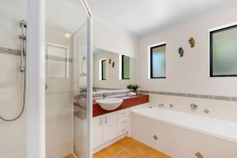 Photo of property in 119 Vaughans Road, Okura, Albany, 0792