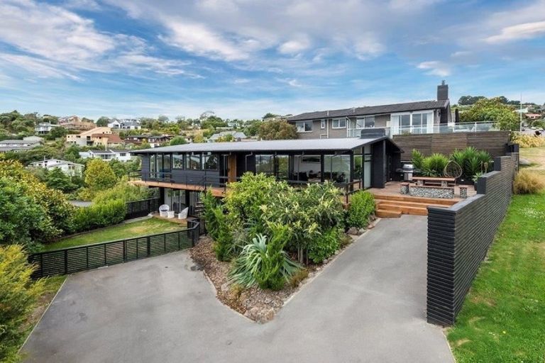 Photo of property in 65 Cannon Hill Crescent, Mount Pleasant, Christchurch, 8081