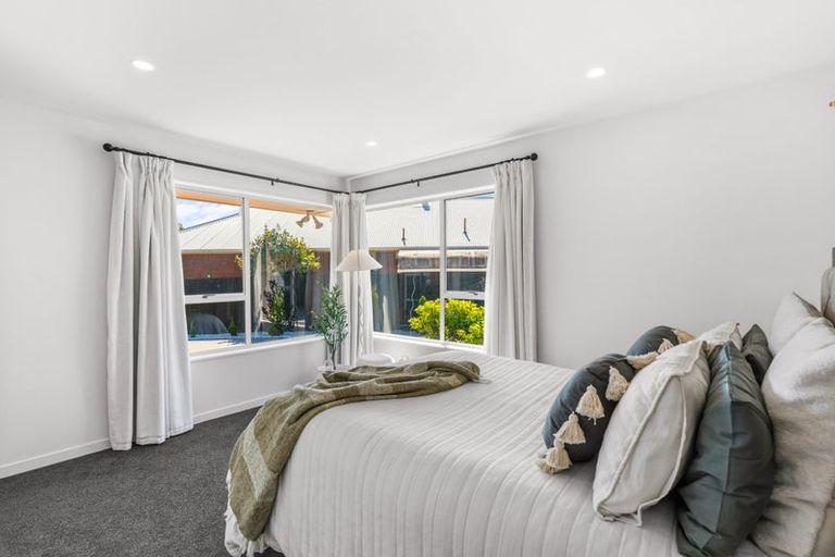 Photo of property in 6 Larkhill Place, Russley, Christchurch, 8042