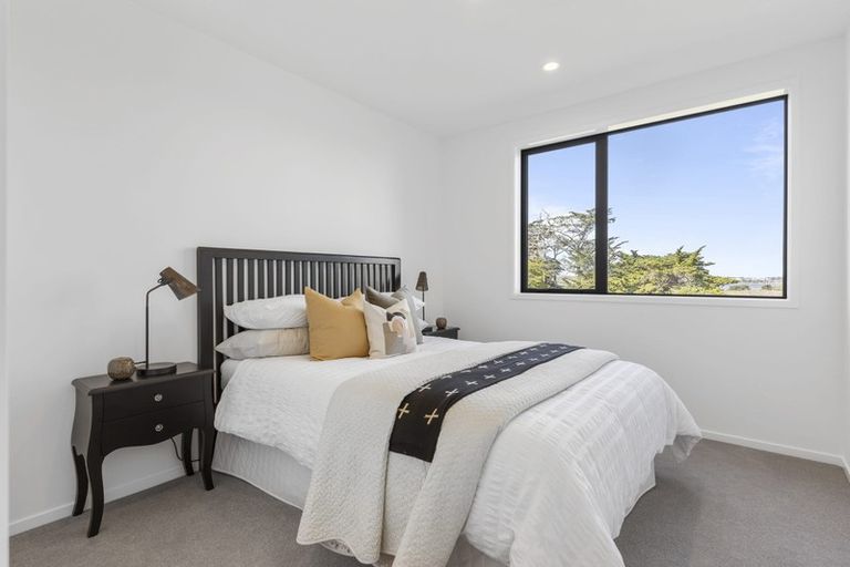 Photo of property in 11 Rita Meredith Road, Wai O Taiki Bay, Auckland, 1072