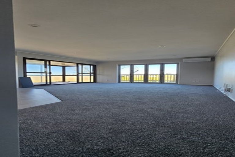 Photo of property in 1/25 Sartors Avenue, Northcross, Auckland, 0630