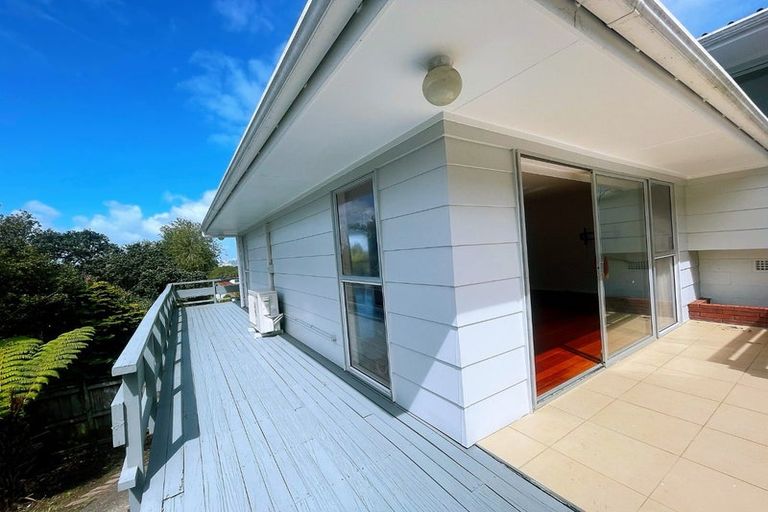 Photo of property in 18 Makepiece Place, Chatswood, Auckland, 0626