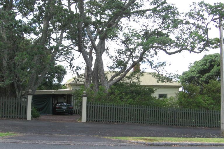 Photo of property in 12 Bridge View Road, Birkenhead, Auckland, 0626