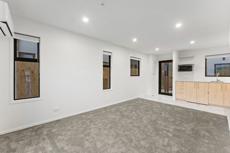 Photo of property in 16/10 Fathom Place, Te Atatu Peninsula, Auckland, 0610