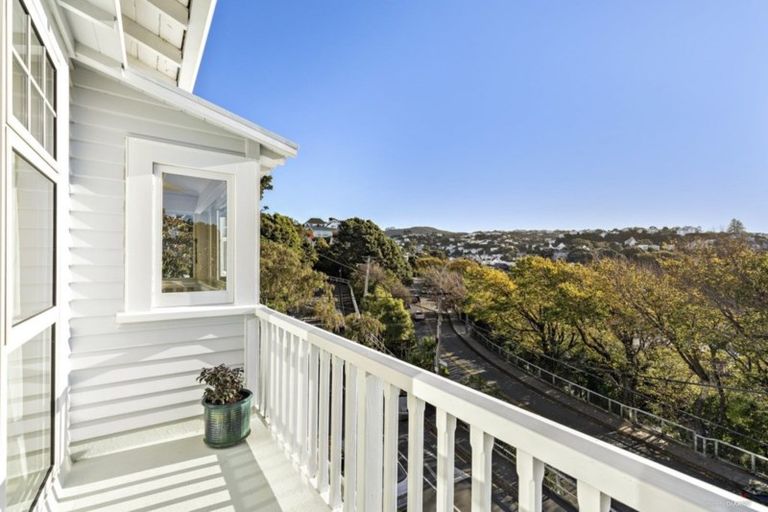 Photo of property in 1 Grove Road, Kelburn, Wellington, 6012