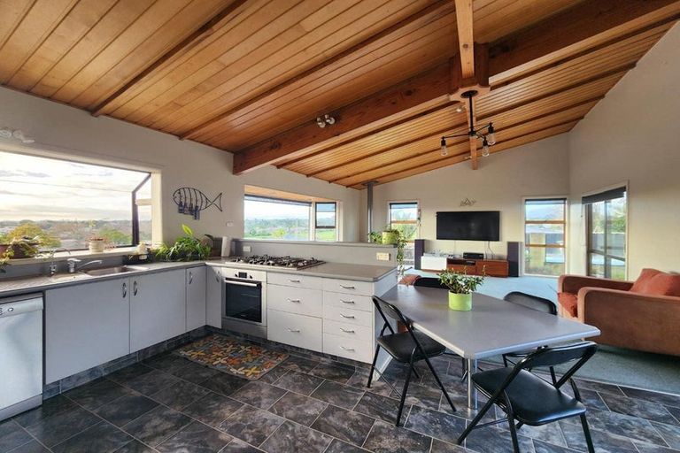 Photo of property in 8b Julian Place, Westown, New Plymouth, 4310
