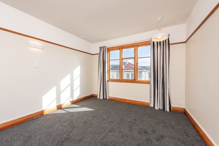 Photo of property in Ionian Flats, 123-125 Brougham Street, Mount Victoria, Wellington, 6011