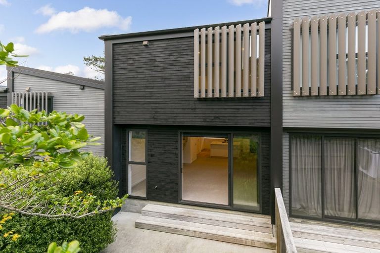 Photo of property in 16/80 Seatoun Heights Road, Seatoun, Wellington, 6022