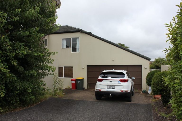 Photo of property in 2/336a East Coast Road, Sunnynook, Auckland, 0632