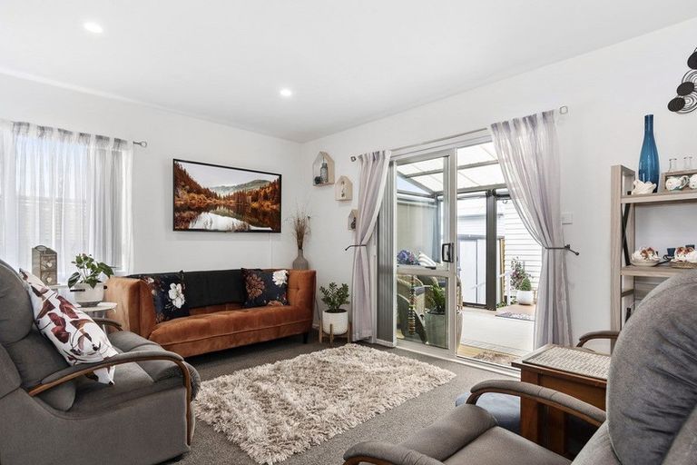 Photo of property in 11 Kamahi Crescent, Papamoa Beach, Papamoa, 3118