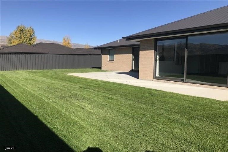 Photo of property in 58 Stratford Drive, Mount Pisa, Cromwell, 9383