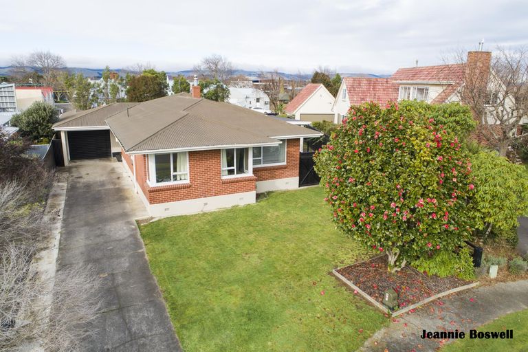 Photo of property in 9 Innes Place, Roslyn, Palmerston North, 4414