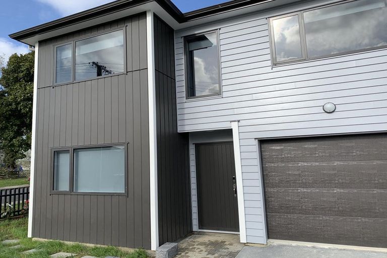 Photo of property in 10a Kelkirk Street, Kelston, Auckland, 0602