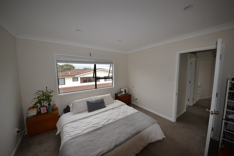 Photo of property in 2/42 Aberdeen Road, Campbells Bay, Auckland, 0620