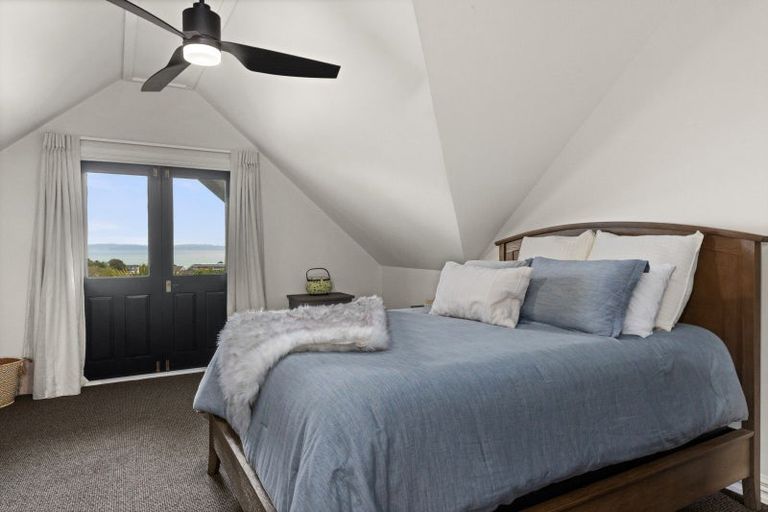 Photo of property in 10 Cobden Road, Bluff Hill, Napier, 4110