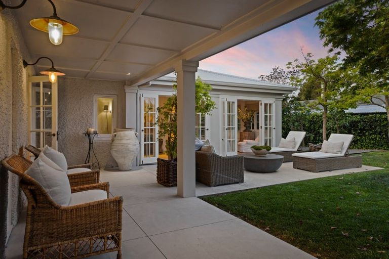 Photo of property in 98 Te Mata Road, Havelock North, 4130