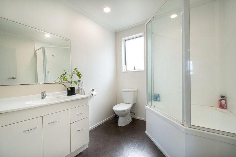 Photo of property in 43 Karaka Street, Helensville, 0800