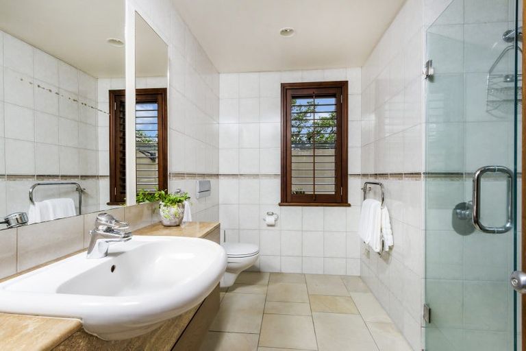 Photo of property in 3a Holiday Road, Milford, Auckland, 0620