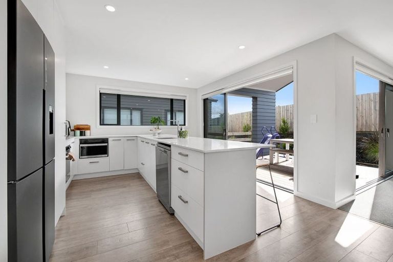 Photo of property in 54 Paparahi Place, Wainui, Silverdale, 0992