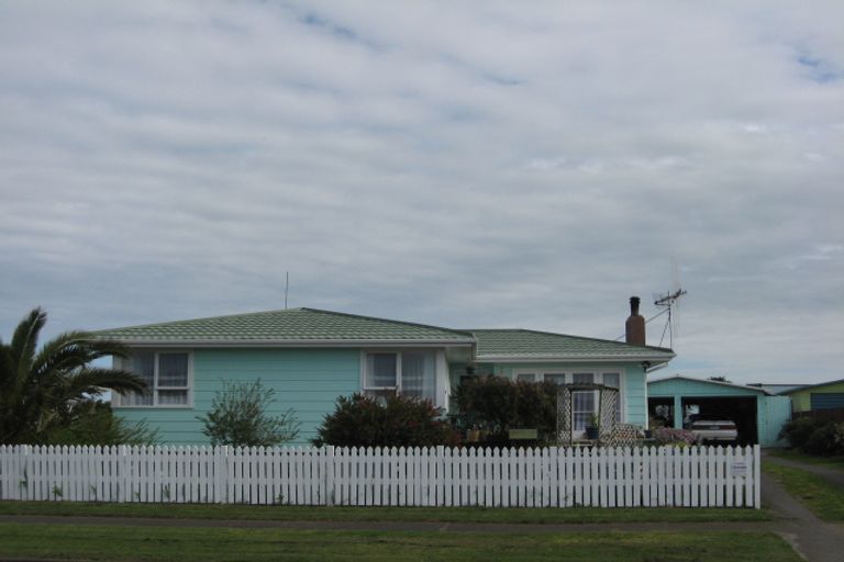 Photo of property in 50 Lee Street, Castlecliff, Whanganui, 4501