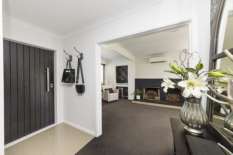 Photo of property in 34 Churchill Avenue, Hokowhitu, Palmerston North, 4410