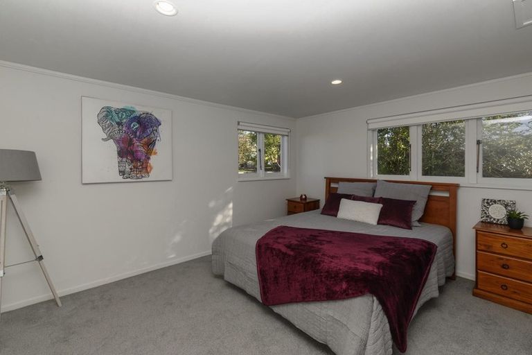 Photo of property in 100 Tiroroa Avenue, Te Atatu South, Auckland, 0610